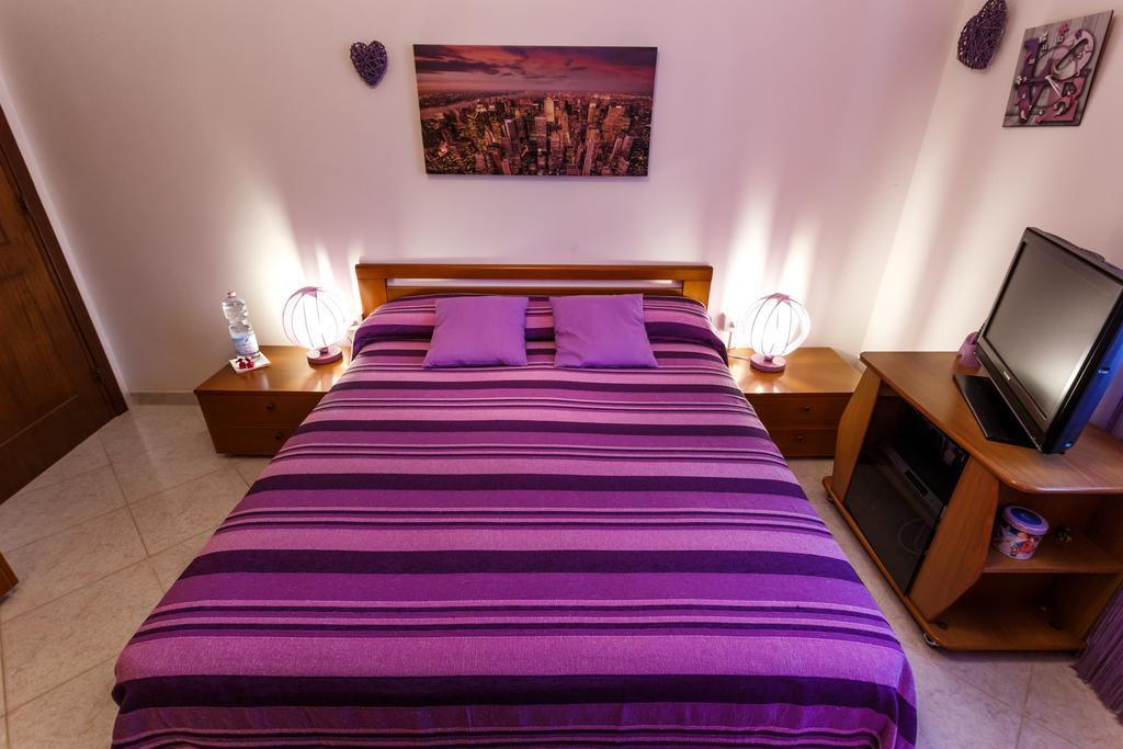Bed and Breakfast L'Aurora Viola Carbonia Zewnętrze zdjęcie
